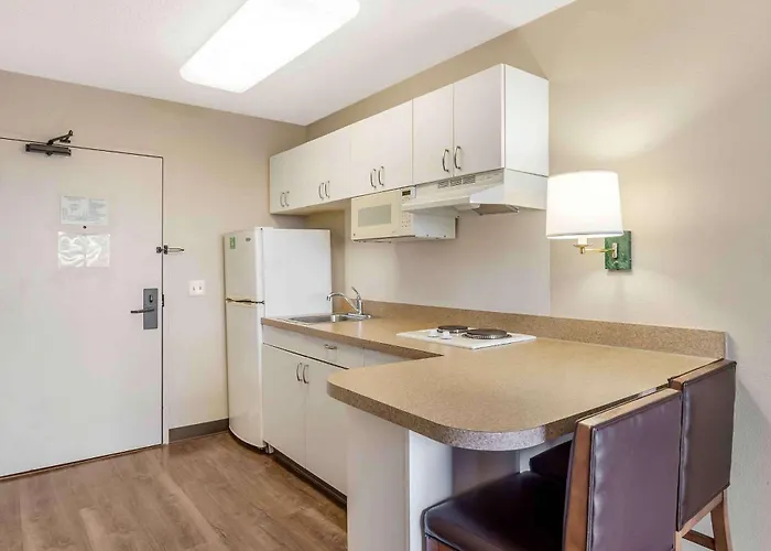 Extended America Select - Chicago - - East Naperville